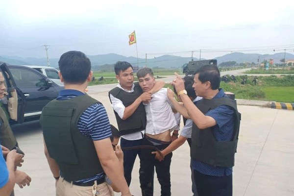 Hà Tĩnh: Hàng trăm chiến sỹ vây bắt nhóm đối tượng vận chuyển ma túy táo tợn