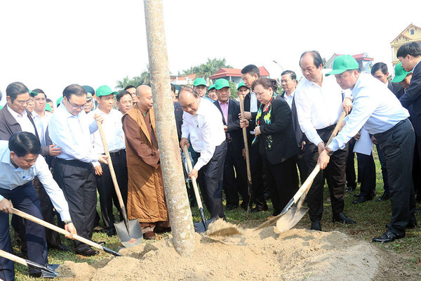 Thủ tướng tham gia ‘Tết trồng cây đời đời nhớ ơn Bác Hồ’ tại huyện Đông Anh, Hà Nội