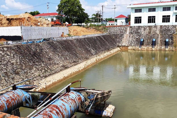 Đà Nẵng: Dân lo lắng vì nước nhiễm bẩn, nhiễm mặn?