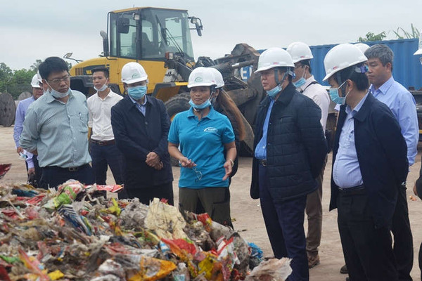 Bộ trưởng Trần Hồng Hà thị sát Nhà máy xử lý rác tại xã Lý Trạch, huyện Bố Trạch, tỉnh Quảng Bình