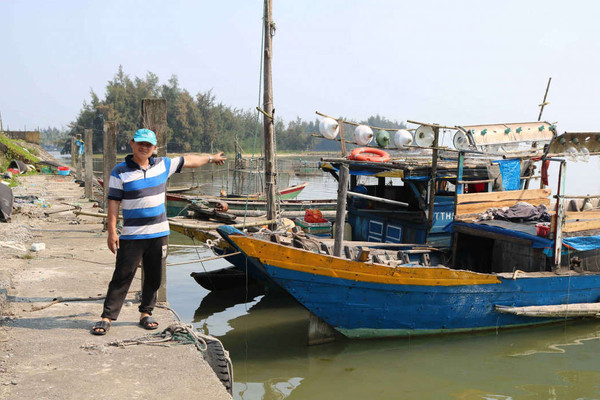 Thừa Thiên Huế: Cửa biển bị bồi lấp nặng, ngư dân lo lắng
