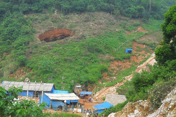 Nghệ An: Sập hầm quặng thiếc, vùi lấp 3 người