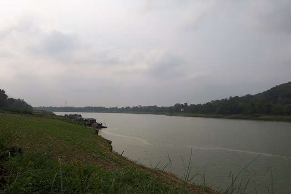 Sông Mã bị “rút ruột” ở Yên Định, Thanh Hóa: Cát tặc bỏ túi cả trăm triệu đồng mỗi ngày?