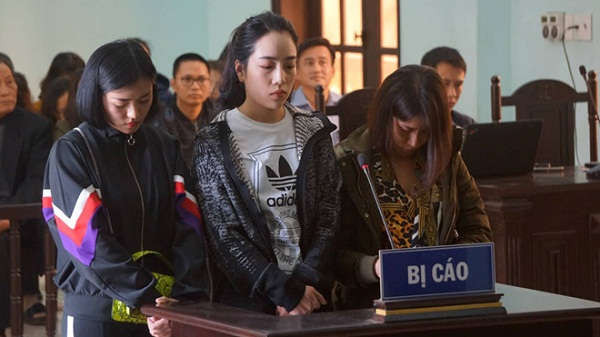 Thanh Hóa: Ba cô gái đổ nước mắm, ớt bột để đánh ghen bị đưa ra xét xử
