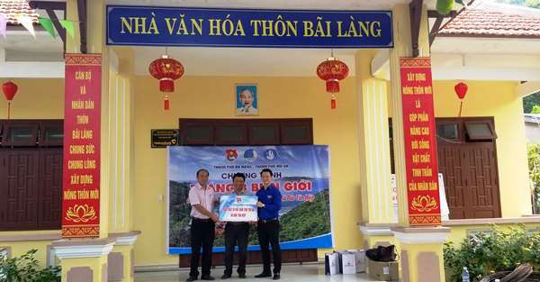 Thành đoàn Đà Nẵng thăm và tặng quà cho học sinh, cán bộ tại Cù Lao Chàm