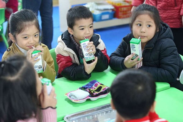 Biết bao sự chung tay để có ly Sữa học đường an toàn, hiệu quả cho trẻ em thủ đô