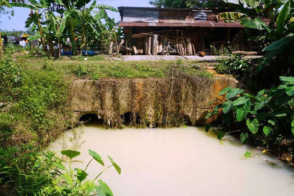 Đà Nẵng tìm ra “thủ phạm” xả nước thải hôi thối ra sông