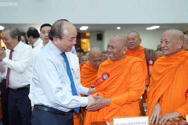 Thủ tướng vui Tết cổ truyền Chôl Chnăm Thmây với đồng bào Khmer