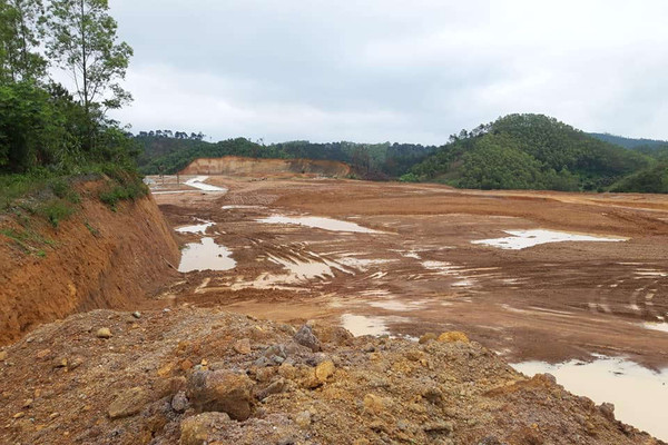 Lạng Sơn: Ngang nhiên san ủi đất rừng sản xuất để phân lô, bán nền?