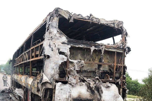 Quảng Bình: Xe giường nằm bốc cháy, hàng chục hành khách thoát nạn