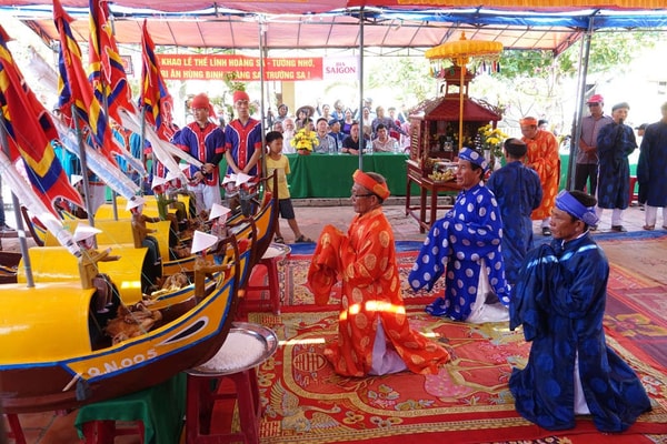 Tổ chức lễ khao lề thế lính Hoàng Sa tại đảo Lý Sơn