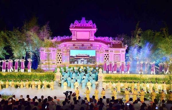 Rực rỡ lễ khai mạc Festival Nghề truyền thống Huế lần thứ VIII- 2019