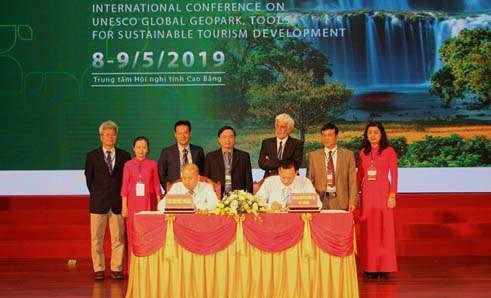 Hội thảo quốc tế về “Phát triển du lịch bền vững thông qua mô hình Công viên địa chất toàn cầu UNSECO”