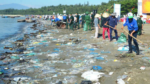 Vận động toàn dân, toàn xã hội để giải quyết rác thải nhựa