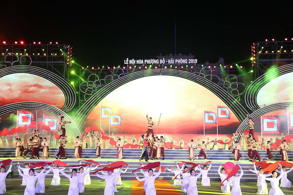 Thủ tướng Nguyễn Xuân Phúc dự khai mạc Lễ hội Hoa phượng đỏ