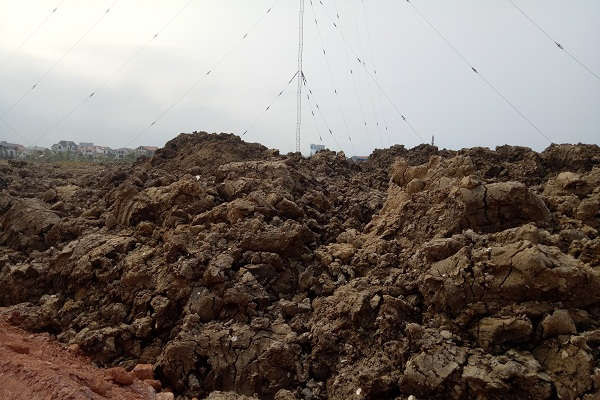 Vụ đổ hàng nghìn khối đất phong hóa lên ruộng dân ở Quảng Bình: Xử phạt Công ty Hoàng Huy Toàn