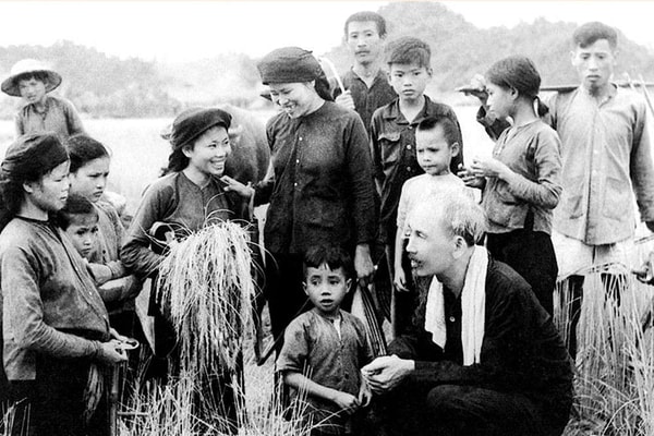 Hồ Chí Minh – tấm gương lớn về sự nêu gương