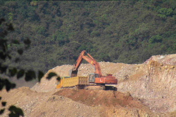 Bình Định: Công ty TNHH Nhật Minh khai thác, vận chuyển đất tại núi Bà Hỏa chưa có giấy phép