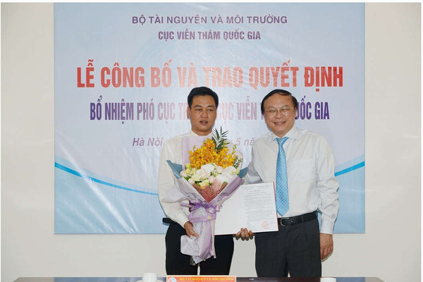 Công bố quyết định bổ nhiệm ông Lê Quốc Hưng giữ chức Phó Cục trưởng Cục Viễn thám quốc gia