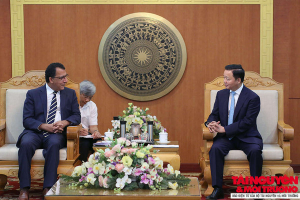 Bộ trưởng Trần Hồng Hà tiếp và làm việc với Đại sứ đặc mệnh toàn quyền Chi-lê tại Việt Nam