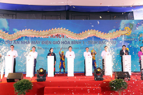 Phó Thủ tướng Trịnh Đình Dũng dự lễ khởi công nhà máy điện gió tại Bạc Liêu