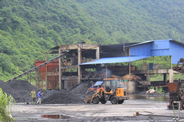 Thái Nguyên: Dân bức xúc vì Nhà máy luyện cốc Quý Thái gây ô nhiễm môi trường