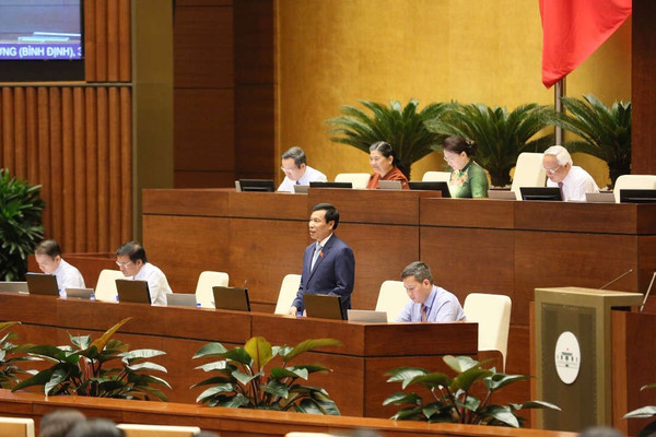 Bộ trưởng Nguyễn Ngọc Thiện trả lời chất vấn trước Quốc hội