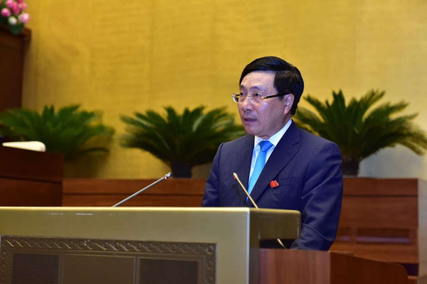 Phó Thủ tướng Phạm Bình Minh làm rõ những vấn đề Đại biểu Quốc hội và cử tri quan tâm