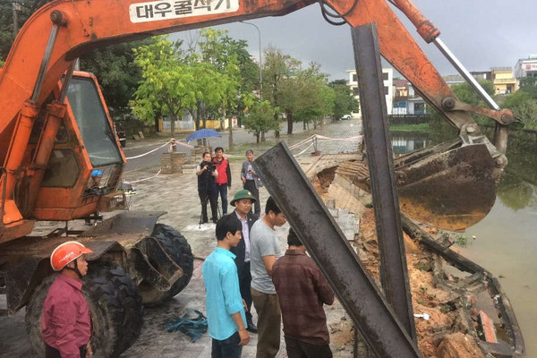 Sửa chữa khẩn cấp kè Hồ di tích Thành cổ Quảng Trị bị hư hỏng do sạt lở
