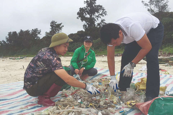 Giám sát rác thải nhựa ven biển: Những con số “biết nói”