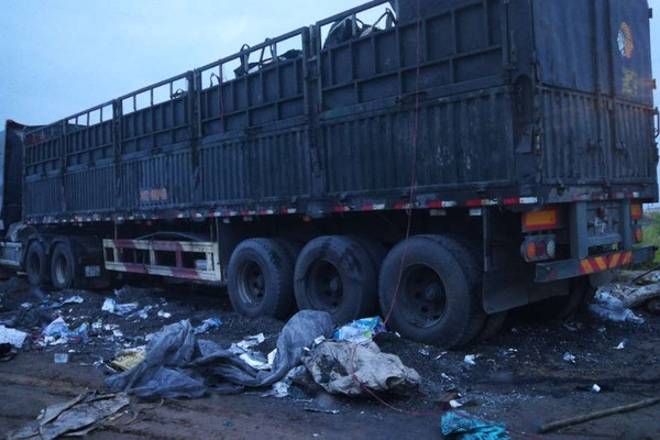 Yên Phong, Bắc Ninh: Phát hiện nhiều xe tải tập kết, xử lý chất thải công nghiệp "chui"