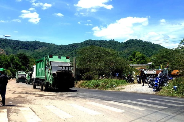 Đà Nẵng: Xe chở rác đã được “thông đường”