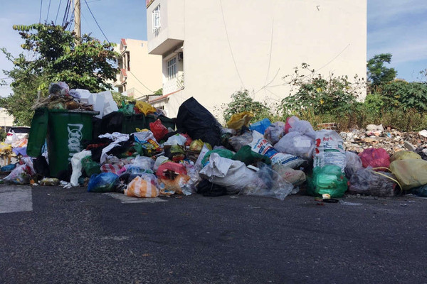 Đà Nẵng: Dân bức xúc vì bãi tập kết rác ô nhiễm