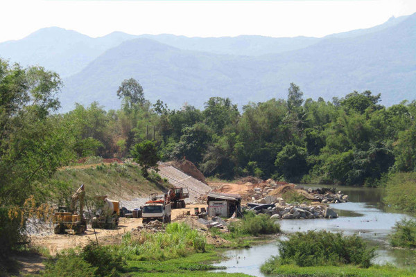 Bình Định: Khai thác cát trên sông La Tinh gây sạt lở, ảnh hưởng đời sống và sản xuất của người dân