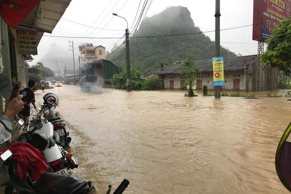 Cao Bằng: Sau mưa lớn, nhiều nơi chìm trong biển nước