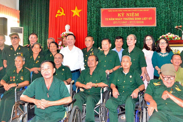 Bộ trưởng Trần Hồng Hà và Đoàn ĐBQH tỉnh Bà Rịa - Vũng Tàu thăm, tặng quà thương binh, người có công tại huyện Long Điền và TP Bà Rịa