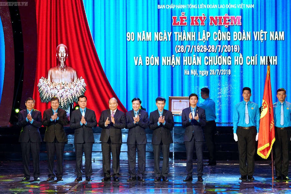Thủ tướng dự Lễ Kỷ niệm 90 năm thành lập Công đoàn Việt Nam