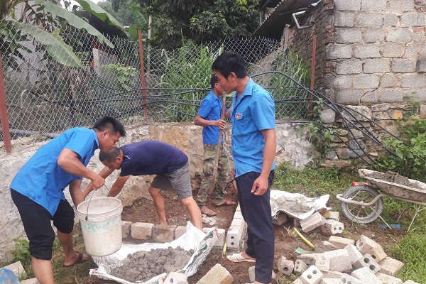 Ngày về cơ sở giúp người dân thực hiện tiêu chí môi trường ở Mai Sơn