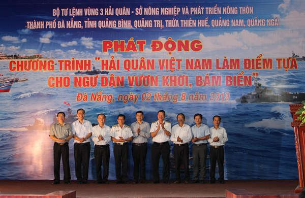 Vùng 3 Hải quân phát động Chương trình “Hải quân Việt Nam làm điểm tựa cho ngư dân vươn khơi, bám biển”