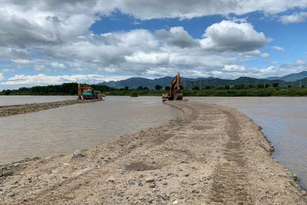 Ninh Thuận: Sông Dinh biến dạng vì khai thác cát sỏi