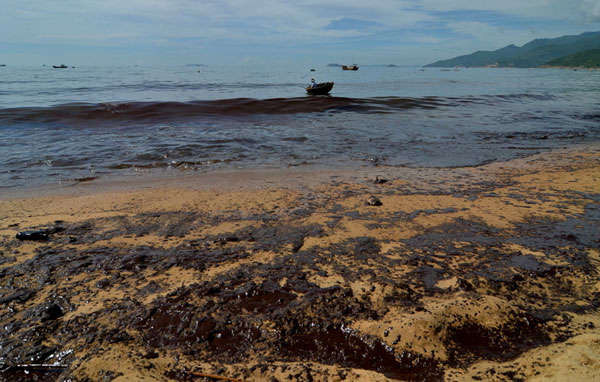 Bồi thường thiệt hại do sự cố tràn dầu trên biển:  Cần có văn bản thống nhất