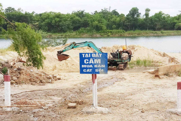 Thừa Thiên Huế: Đóng cửa các bãi tập kết cát, sỏi trái phép tại dọc sông Bồ