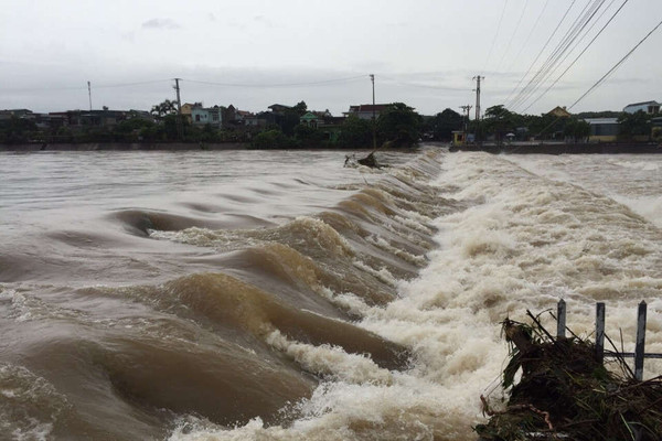 Quảng Ninh: Mưa lớn gây ngập úng hàng trăm ha lúa mùa, sạt lở đường giao thông