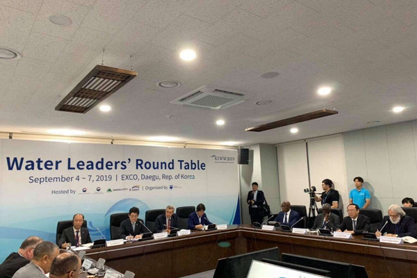 Thứ trưởng Lê Công Thành tham gia Hội nghị bàn tròn Lãnh đạo ngành nước tại Tuần lễ nước quốc tế Hàn Quốc