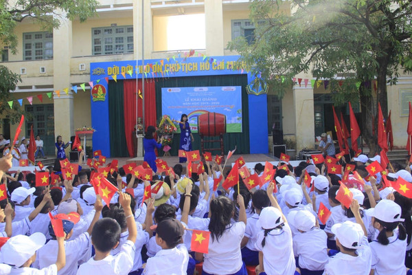 Quảng Trị: Lễ khai giảng muộn của 60.000 học sinh vùng ảnh hưởng mưa lũ