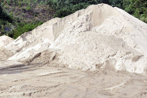 Quảng Ninh:  Khởi tố một đối tượng khai thác cát trái phép