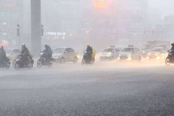 Cảnh báo dông, lốc, sét và gió giật mạnh ở Tây Nguyên, Nam Bộ, Khánh Hòa, Ninh Thuận, Bình Thuận