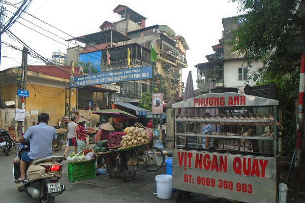 Hoàng Mai – Hà Nội: Người dân mong mỏi chính quyền mạnh tay xử lý chợ cóc