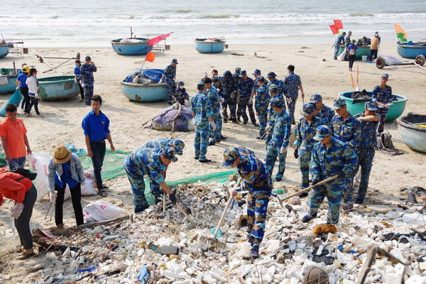 Lữ đoàn 171 thi đua cao điểm “Nói không với rác thải nhựa”