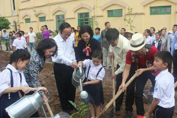 Trao tặng 61.000 cây cho Hà Nội, nhân thêm màu xanh đất nước